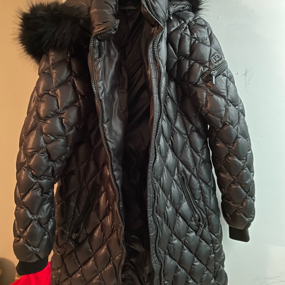 Diane Vonderstenberg puffy jacket with fur. Size Medium. Color is black